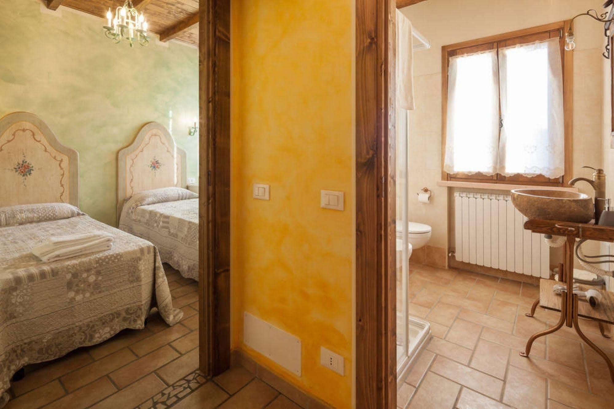 Bed and Breakfast La Casa Delle Rondini Roncoferraro Экстерьер фото
